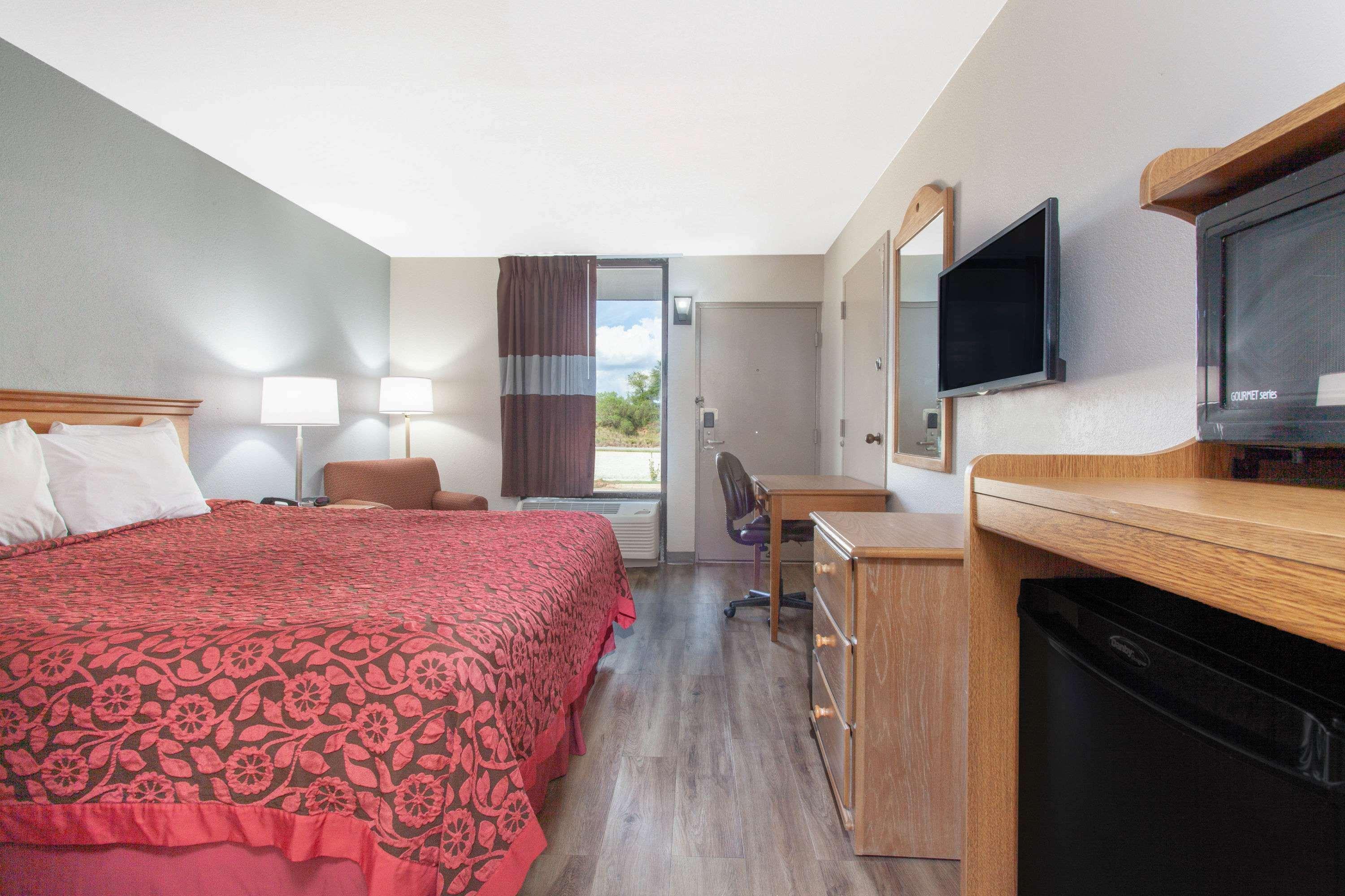 Days Inn By Wyndham Clinton - Laurens I-26 Eksteriør bilde